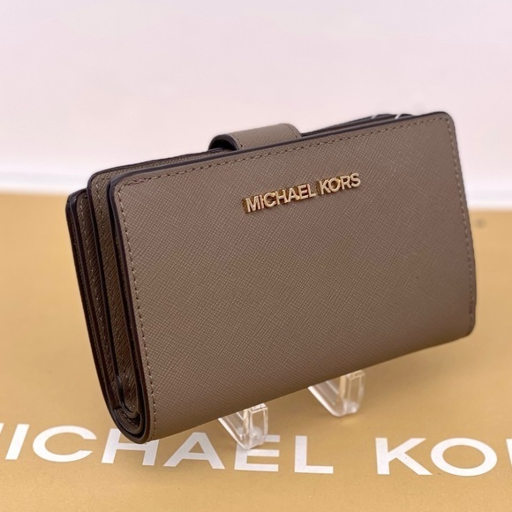 Michael Kors Medium Bifold Corner Zip Wallet